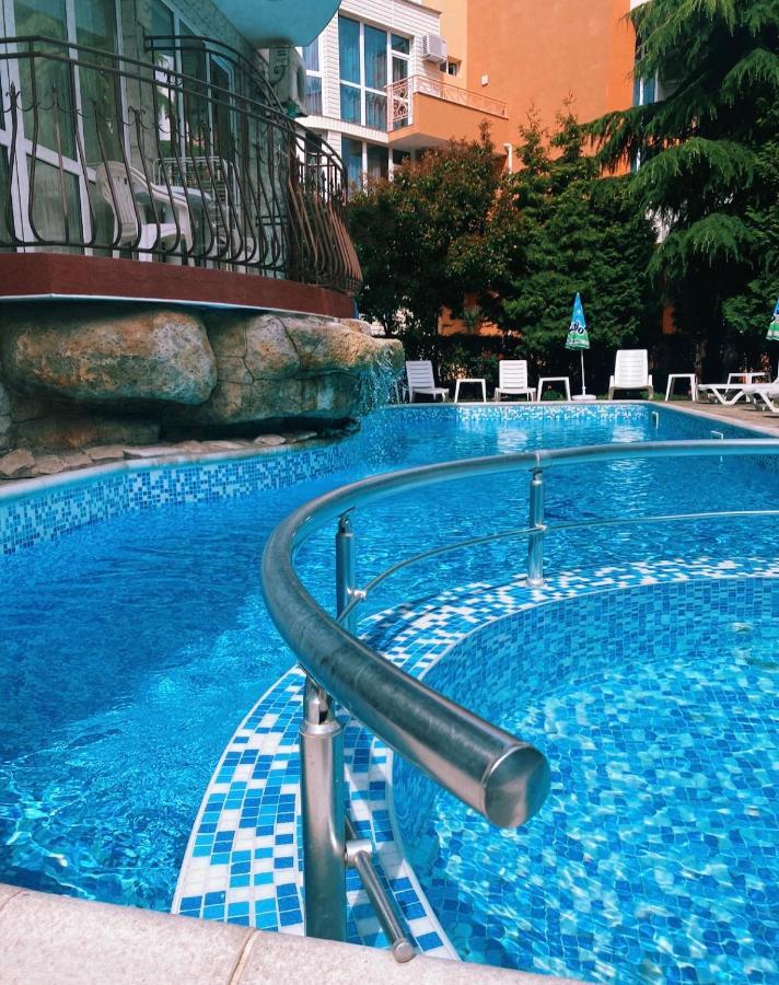 Hotel Dolphin Равда Экстерьер фото