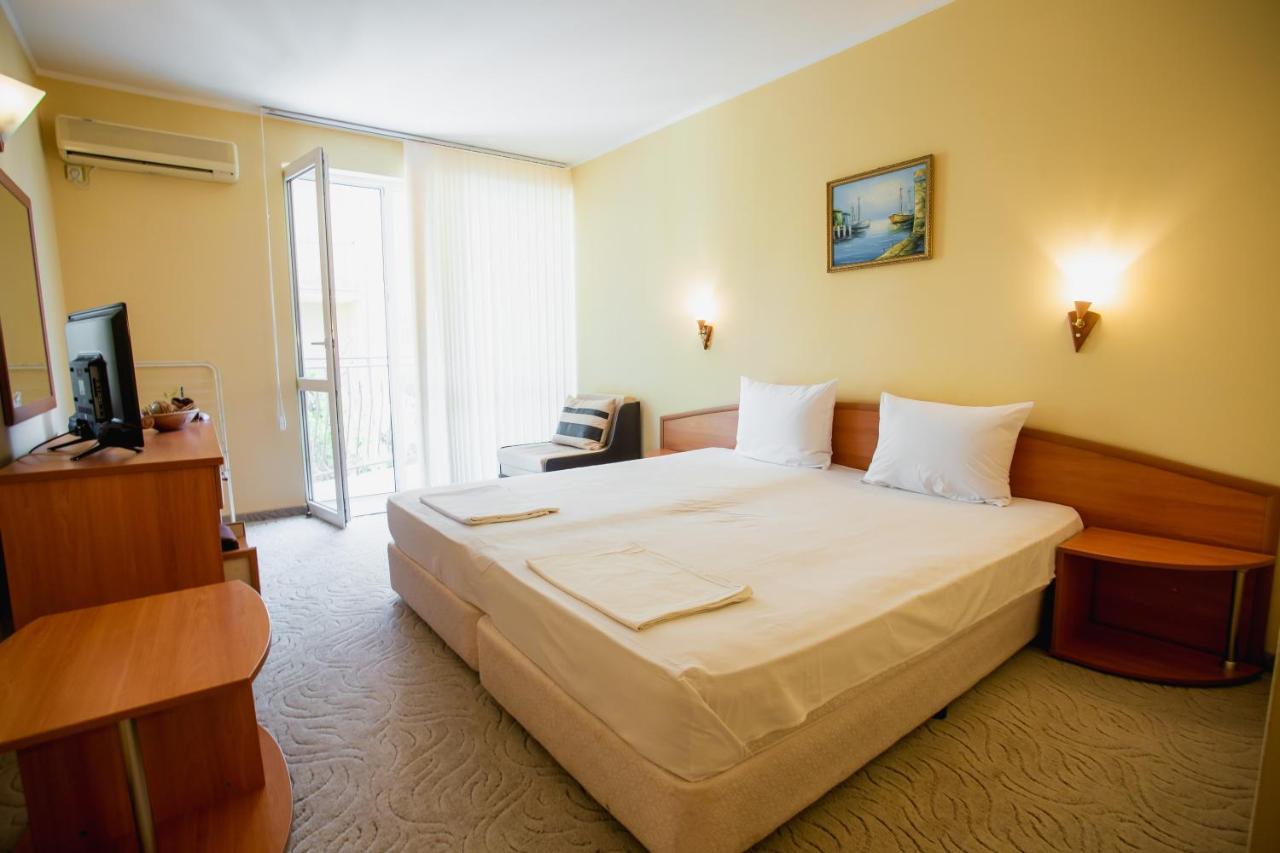 Hotel Dolphin Равда Экстерьер фото