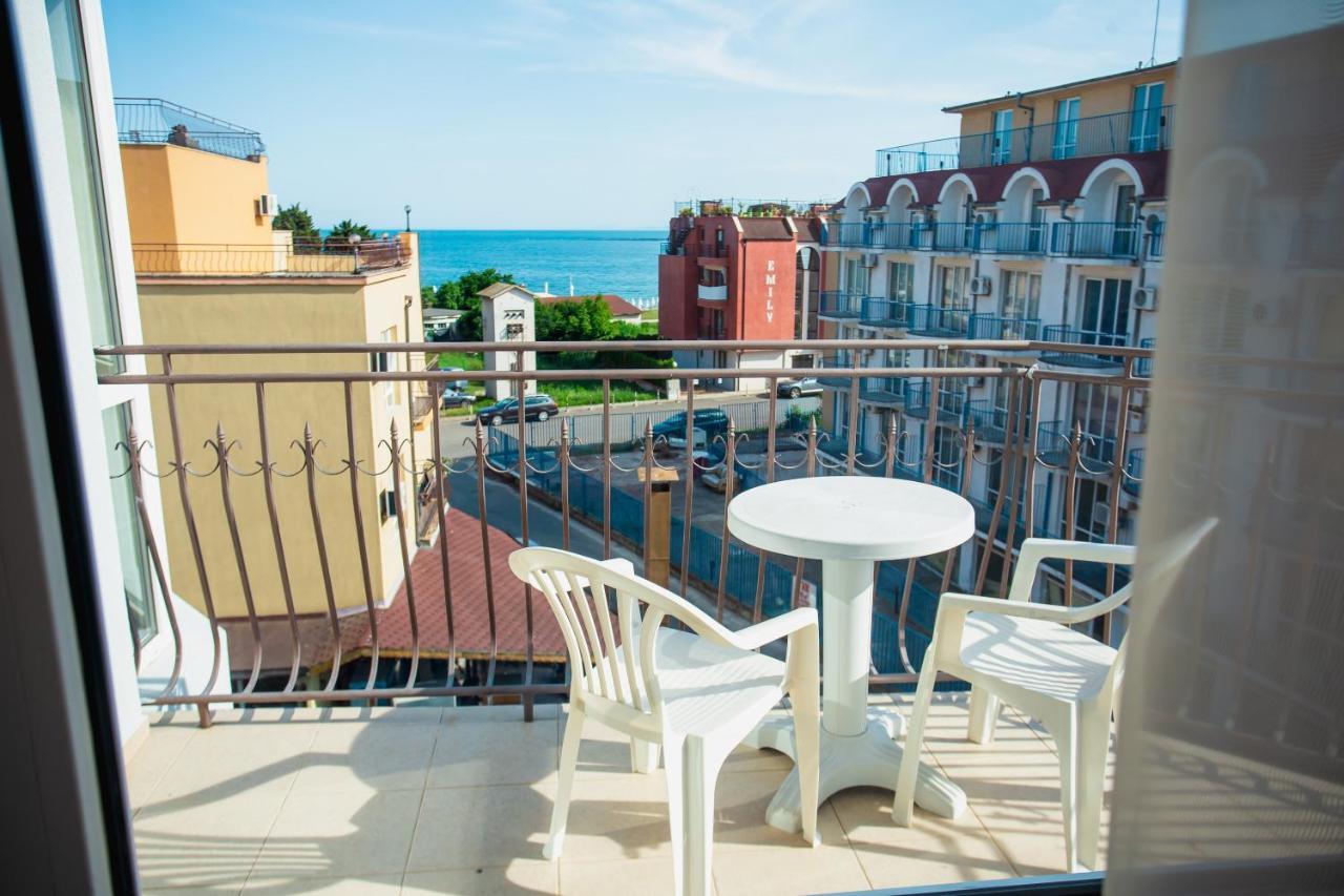 Hotel Dolphin Равда Экстерьер фото